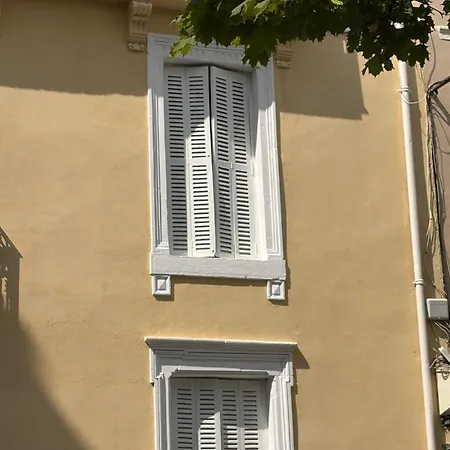 Cozy And Well Located Apartment *