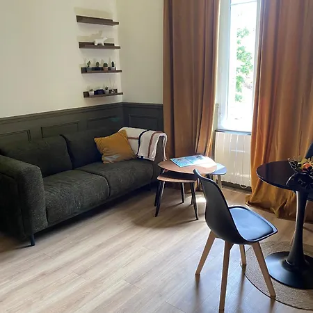 Cozy And Well Located Apartment *