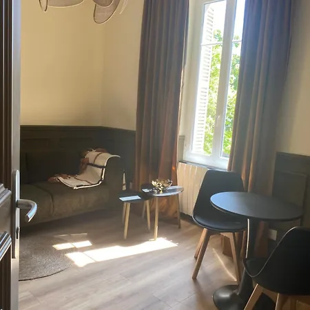 Cozy And Well Located Apartment *